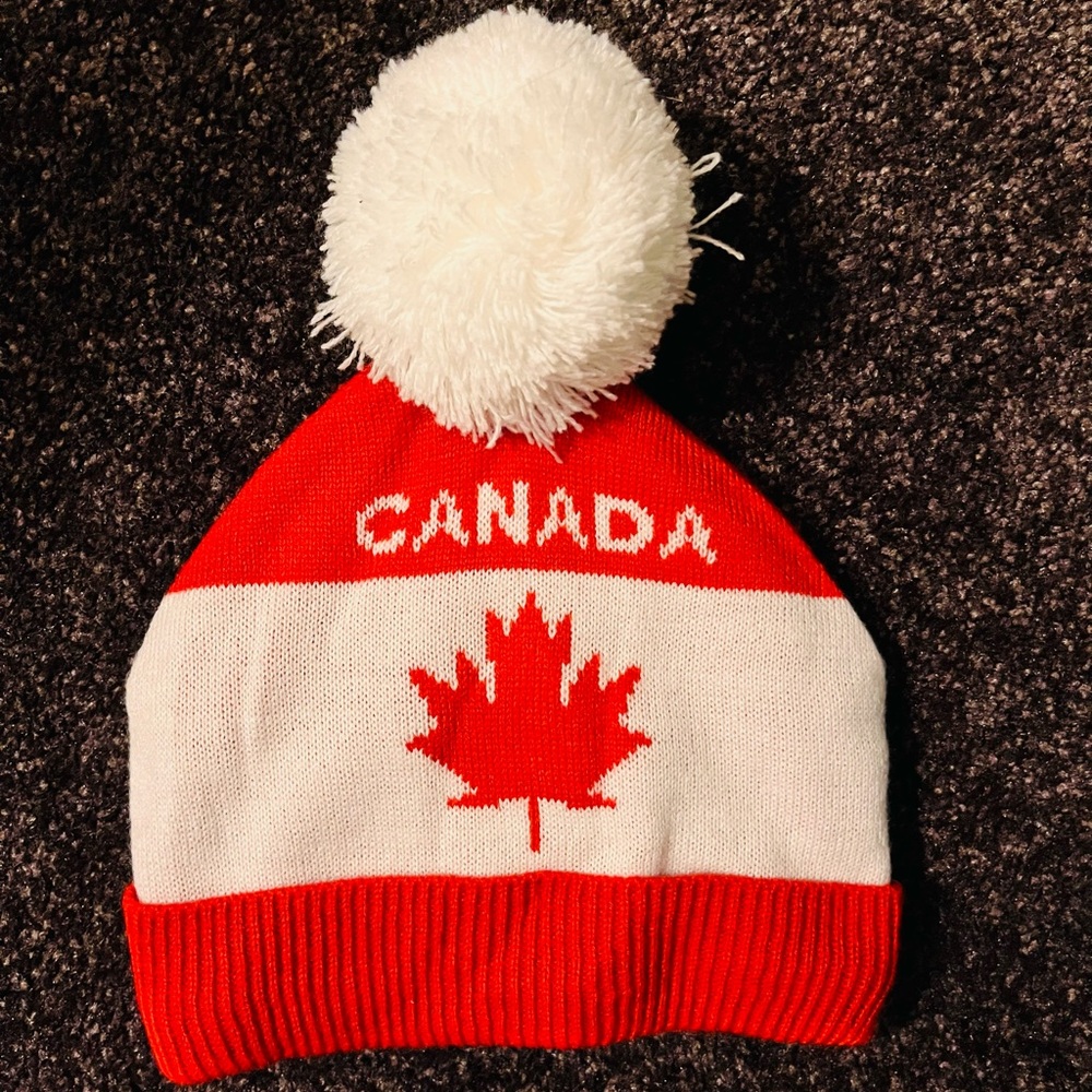 “Old Navy” - Red & White 🇨🇦 Toddlers Canada Toque with Maple Leaf - New! - Picture 4 of 4
